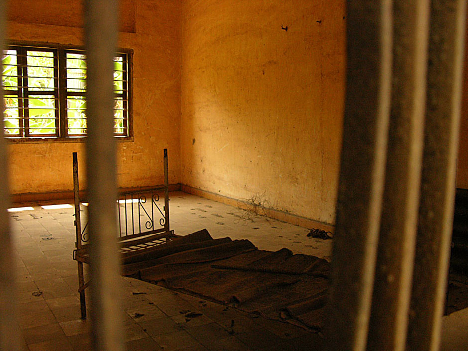 4. Kambodża, Phnom Penh. Za cele służyły dawne klasy, w których do dzisiaj wiszą chociażby tablice lekcyjne. (Fot. Paweł Olszański)