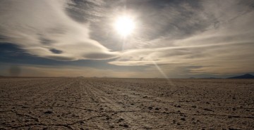 Słońce nad Salar de Uyuni - największą światową pustynią solną. (Fot. Kuba Fedorowicz)