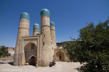 Cztery minarety w Bukharze. (Fot. Robb Maciąg)