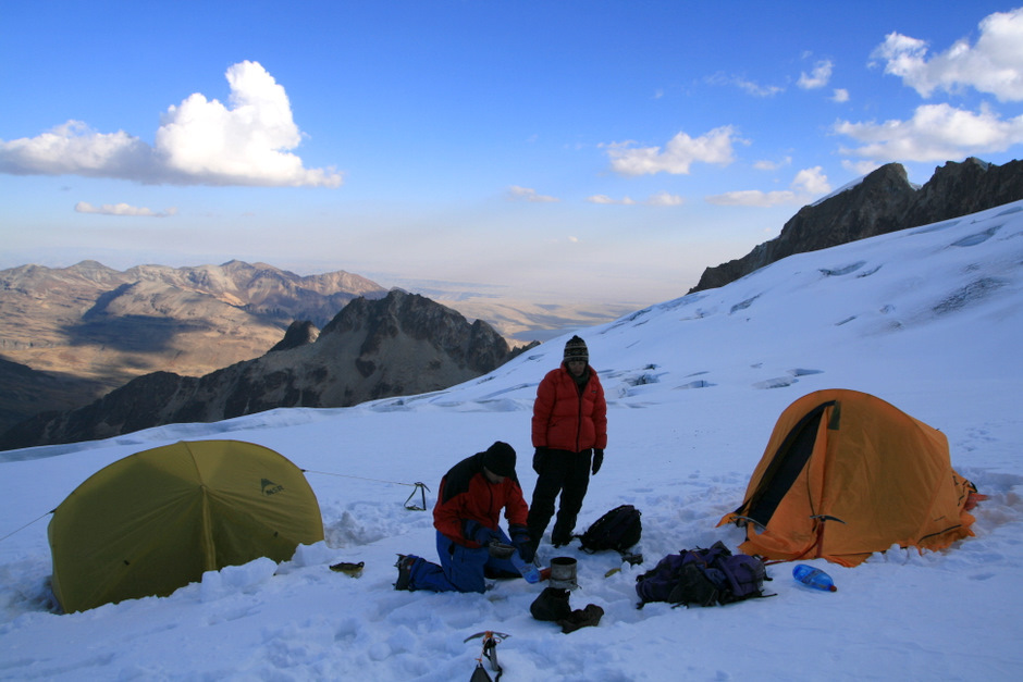 BOLIWIA, szlak na Huayna Potosi. Campo Argentino, obóz drugi na wysokości ok. 5650 m n.p.m. (Fot. Kuba Fedorowicz)