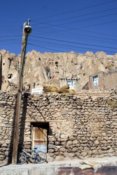 Irańska wersja domostw wydrążonych w skale, czyli Kandovan. (Fot. Tomek Mazur)