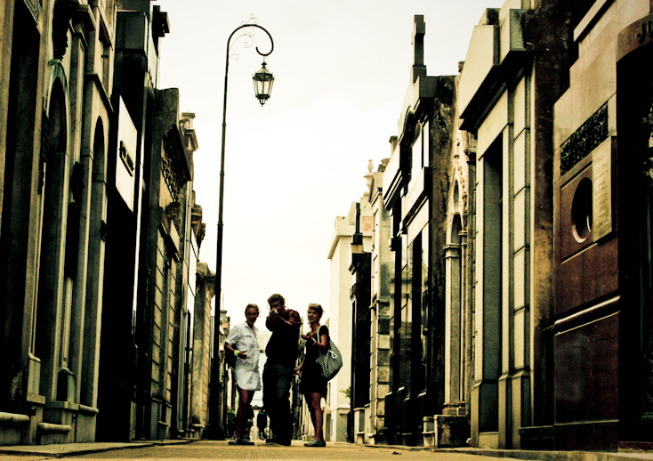Spacer po cmentarzu La Recoleta, na którym spoczywają najbardziej zasłużeni dla Argentyny. (Fot. Kuba Fedorowicz) Cmentarz La Recoleta, Buenos Aires.