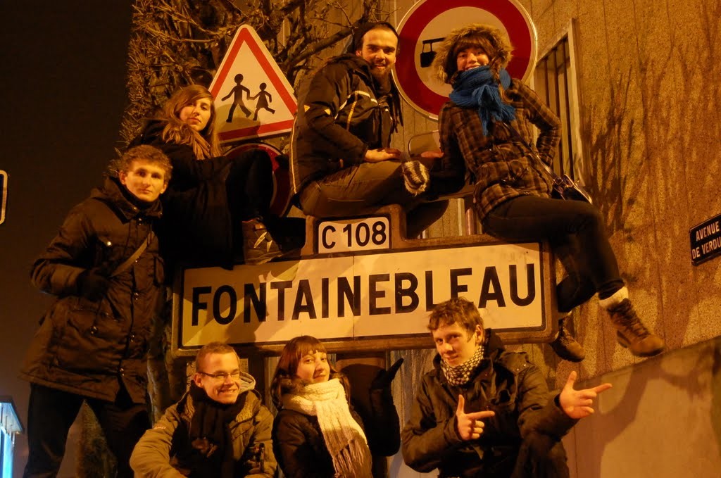 Niektórzy zamiast wrócić do domu woleli zboczyć nieco z kursu i posiedzieć trochę np. we Francji. (Fot. Z archiwum www.autostopik.pl)