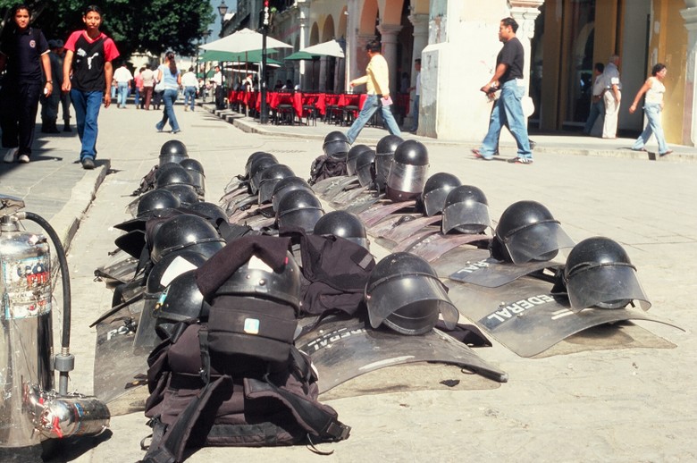 Oaxaca - trzecie co do wielkości miasto w Meksyku. Po wyborach prezydenckich można się było natknąć na policyjne barykady, płonące autobusy etc. (Fot. Marcin Kruczyk)