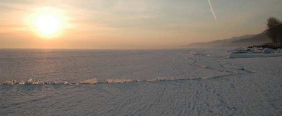 Wydawało by się, że nie ma się czym zachwycać. Jezioro to przeciez tylko jezioro… (Fot. Jakub Rybicki) Wydawało by się, że nie ma się czym zachwycać. Jezioro to przeciez tylko jezioro… (Fot. Jakub Rybicki)