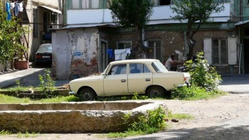 Gruzja. Podwórko w Tbilisi