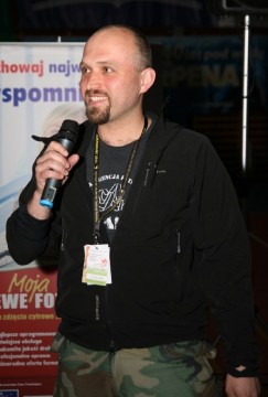 kormorany2011_rakus Znawca kormoranów Tomasz Raczyński zapowiada festiwalowe pokazy. (Fot. z archiwum OSFP)