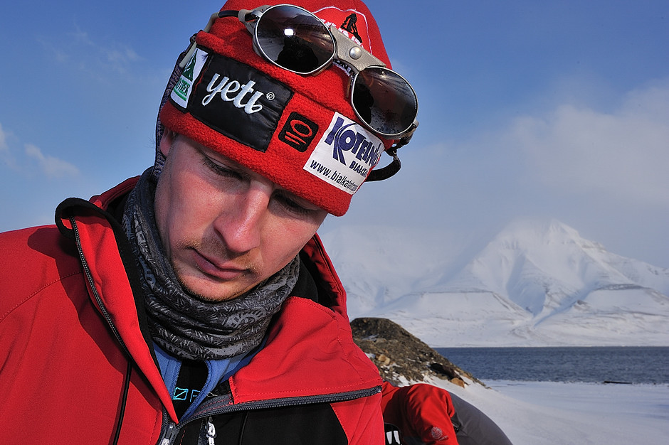 9. NORWEGIA, Spitsbergen. Okolice Longyearbyen. Szymon Jasieński z ekipy Torrell Expedition. (Fot. Michał Jastrzębski) Szymon Jasieński z ekipy Torrell Expedition