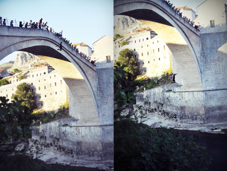 4. BOŚNIA, Mostar. Młodzi chłopcy skaczący ze Starego Mostu. Jak “głosi” Wikipedia – czynią to aby udowodnić swoją męskość. Z naszych obserwacji wynika, że zbieranie pieniędzy ‘za skok’ również ma niebagatelne znaczenie. (Fot. Maria Pajek) Mieszkańcy Bośni