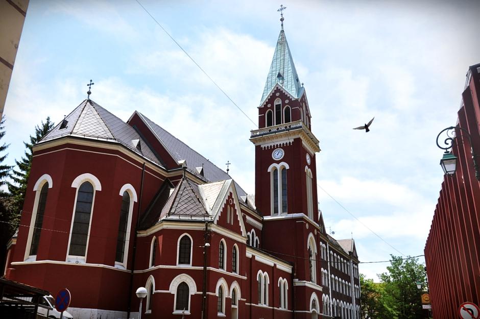 19. BOŚNIA, Sarajewo. Kościół św. Antoniego. Architektura katolicka sąsiaduje bardzo często z islamską. Tuż obok znajduje się meczet Careva. (Fot. Maria Pajek) Kościół w Sarajewie