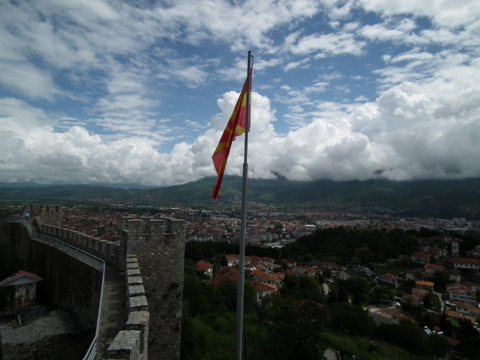 5. MACEDONIA, Ochryda. Spojrzenie z twierdzy na nową część miasta. (Fot. Jadzia i Krzysiek Miszkiewiczowie) Spojrzenie z twierdzy na nową część miasta
