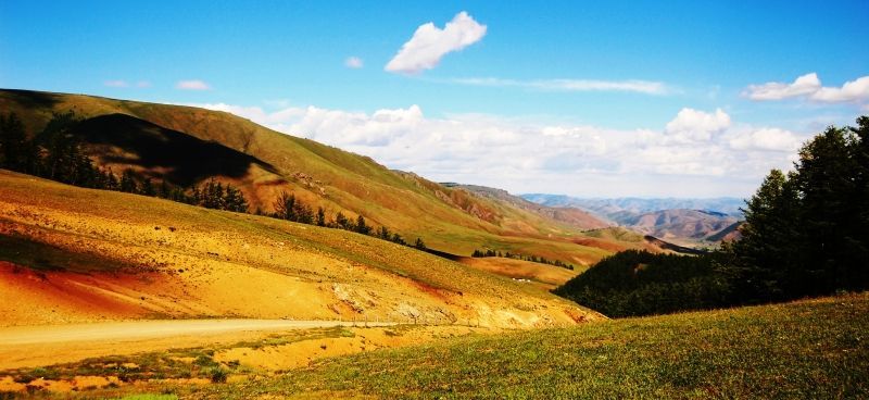 Do pokonania mają 8 państw i 12000 km m.in przez wysokie przełęcze w Pamirze i odludne pustkowia w Chinach, dżunglę w Laosie oraz kambodżańskie tropiki. (Fot. Kobiety na rowery) Pokonają wysokie przełęcze w Pamirze i odludne pustkowia w Chinach...