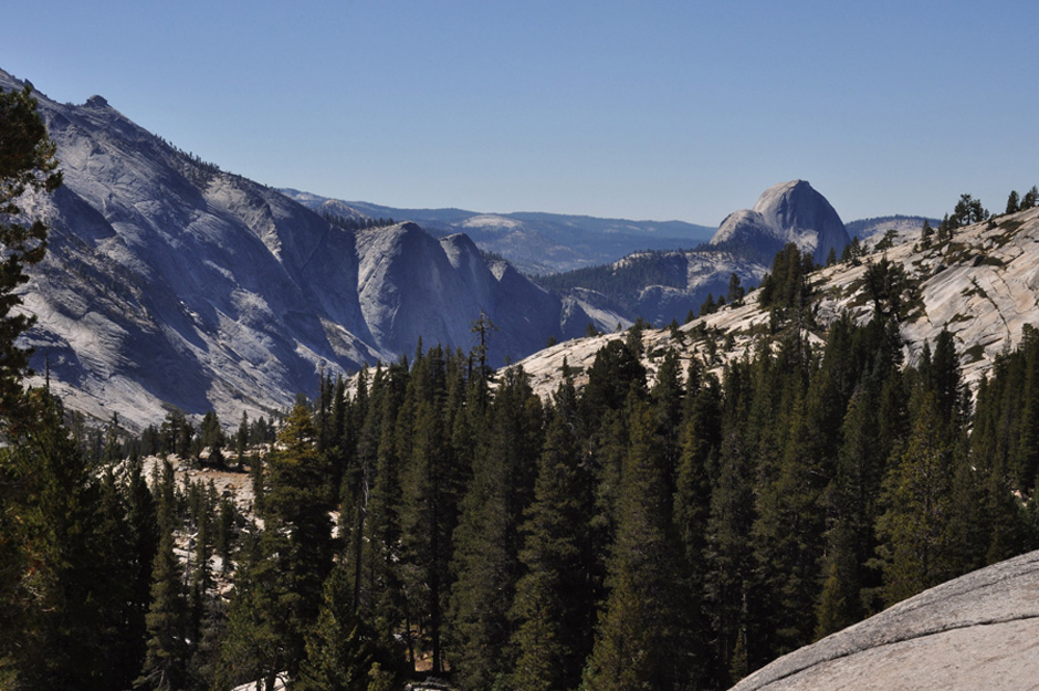 15. USA, Kalifornia, Park Narodowy Yosemite. Niezwykły krajobraz tworzą granitowe bloki skalne, górski jeziora i ogromne obszary zieleni. (Fot. Monika Łukowska) Park Narodowy Yosemite