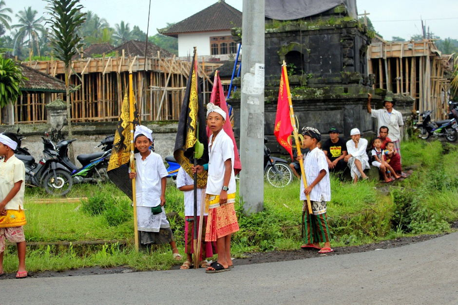 10. INDONEZJA, Bali. Młodzi Balijczycy. Ciekawe ilu z nich w przyszłości będzie potrafiło wejść w trans? (Fot. Barbara Kowalewska) Młodzi mieszkańcy Indonezji