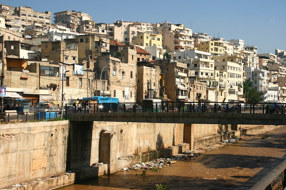 8. LIBAN, Trypolis. Rzeka Abu Ali (Qadisha) rozdziela dzielnice miasta zróżnicowane pod względem religijnym. (Fot. Rafał Żurkowski) Podróż przez Liban - zdjęcia z Trypolisu
