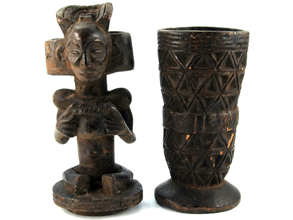 10. KONGO. Waza plemienia Chokwe. Sztuka ludu Chokwe jest bardzo różnorodna i wyrafinowana stylistycznie. Pięknie i bogato zdobione krzesła, trony, fajki, siekierki, grzebienie oprócz znaczenia praktycznego służą także do określania statusu społecznego ich właścicieli. (Fot. EtnoBazar.pl, galeria Sztuka Konga) Pamiątki z podrózy do Kongo