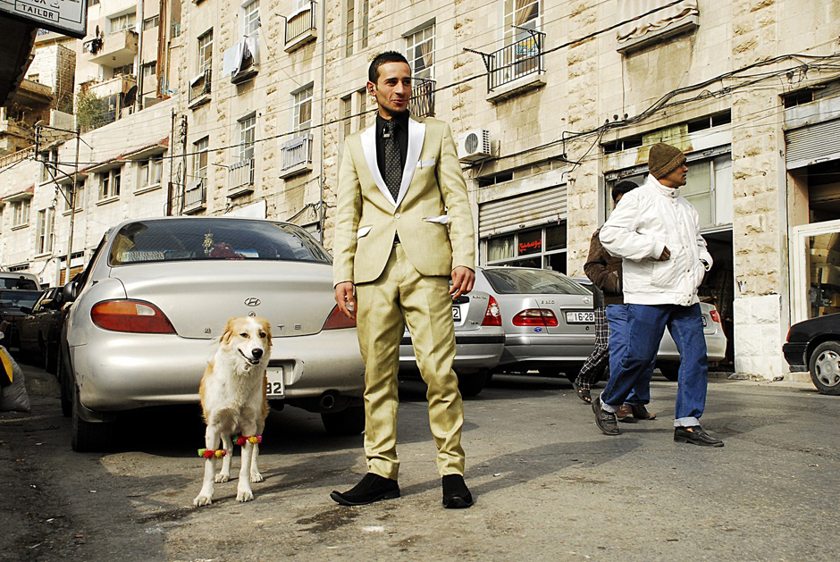 9. JORDANIA, Amman, styczeń 2014. Tę gustownie ubraną parę spotkać można codziennie przechadzających się uliczkami wokół Down Town. Ich moda zdecydowanie wyróżnia się na tle stylu ammańskiego. (Fot. Norbert Skrzyński) Zdjęcia z Jordanii - moda w Ammanie