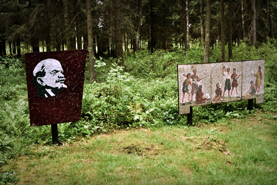 7. LITWA, Park Grūtas. Przykłady dość siermiężnej radzieckiej „sztuki” politycznie zaangażowanej. (Fot. Bartek Borys) Skansen komunizmu na Litwie