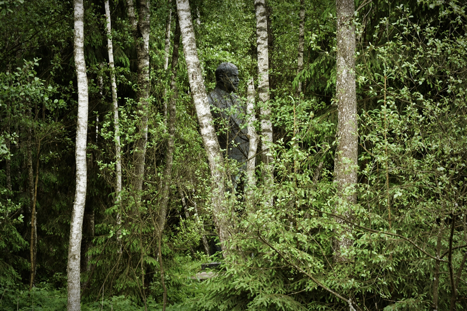 11. LITWA, Park Grūtas. Lenin w lesie. Włodzimierz Lenin był jednym z przywódców rewolucji październikowej w Rosji w 1917 roku, w wyniku której władzę przejęli komuniści. Aż do śmierci w 1924 roku był liderem Rosyjskiej Partii Komunistycznej (bolszewików). (Fot. Bartek Borys) Pomnik Włodzimierz Lenin - foto