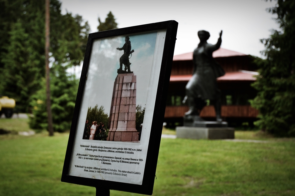12. LITWA, Park Grūtas. Pomnik Mariji Melnikaitė, która w wieku 20 lat zginęła walcząc w szeregach Armii Czerwonej i jako jedyna Litwinka została odznaczona orderem Bohatera Związku Radzieckiego, który był najwyższym odznaczeniem w ZSRR. (Fot. Bartek Borys) Park komunizmu - Litwa, turystyka