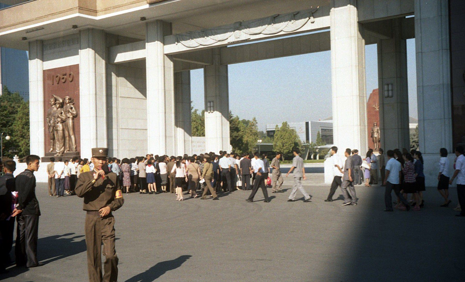 27. KOREA PÓŁNOCNA, Pyongyang. Sami Koreańczycy z Północy lubią chwalić porządek w swoim kraju. (Fot. Roman Husarski) Wczasy w Korei Północnej - zdjęcia