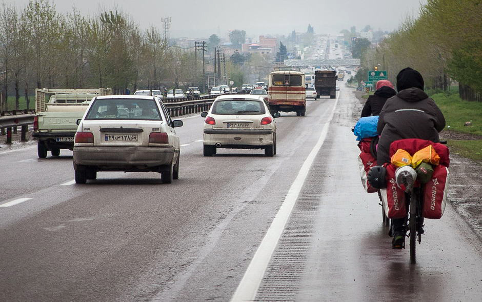 AUtostrada w Iranie - podróż rowerem